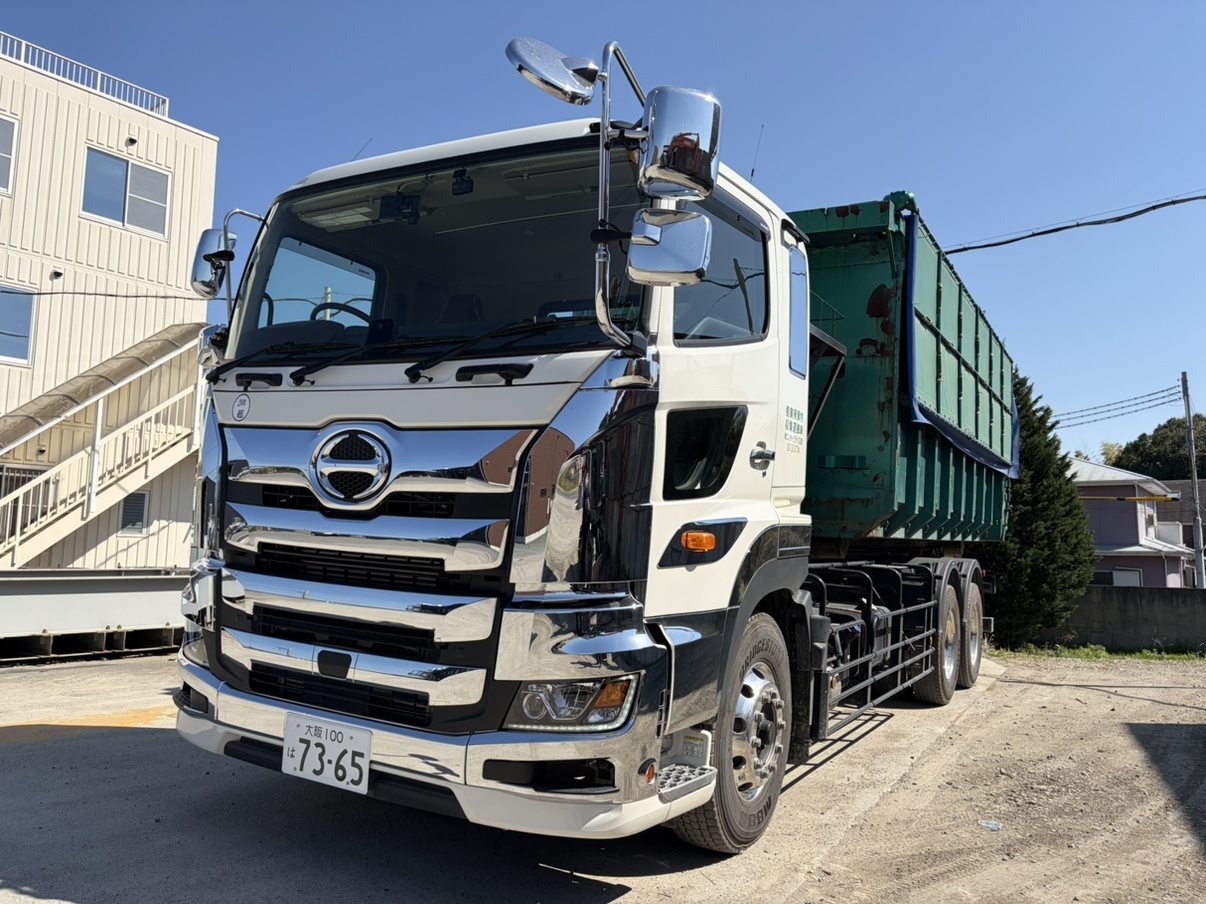 産業廃棄物収集の車両